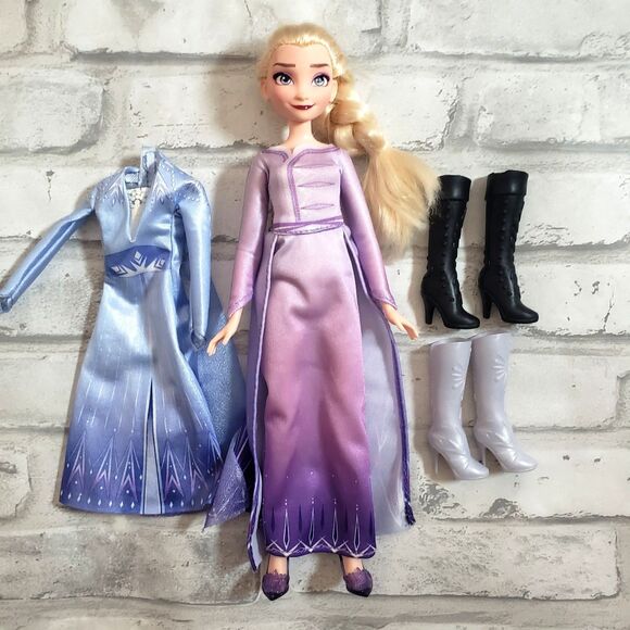 Disney Frozen 2 Elsa Doll and Outfits - Picture 1 of 2